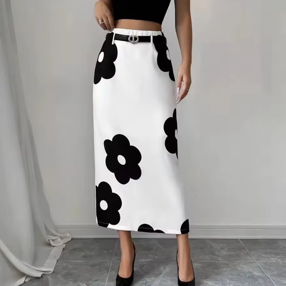 Black and White Floral Print Maxi Skirt - Picture 6 of 14